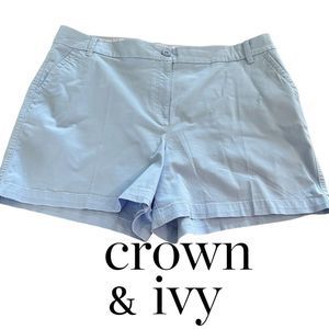 Crown & Ivy size 16 light blue short. Front and rear pockets